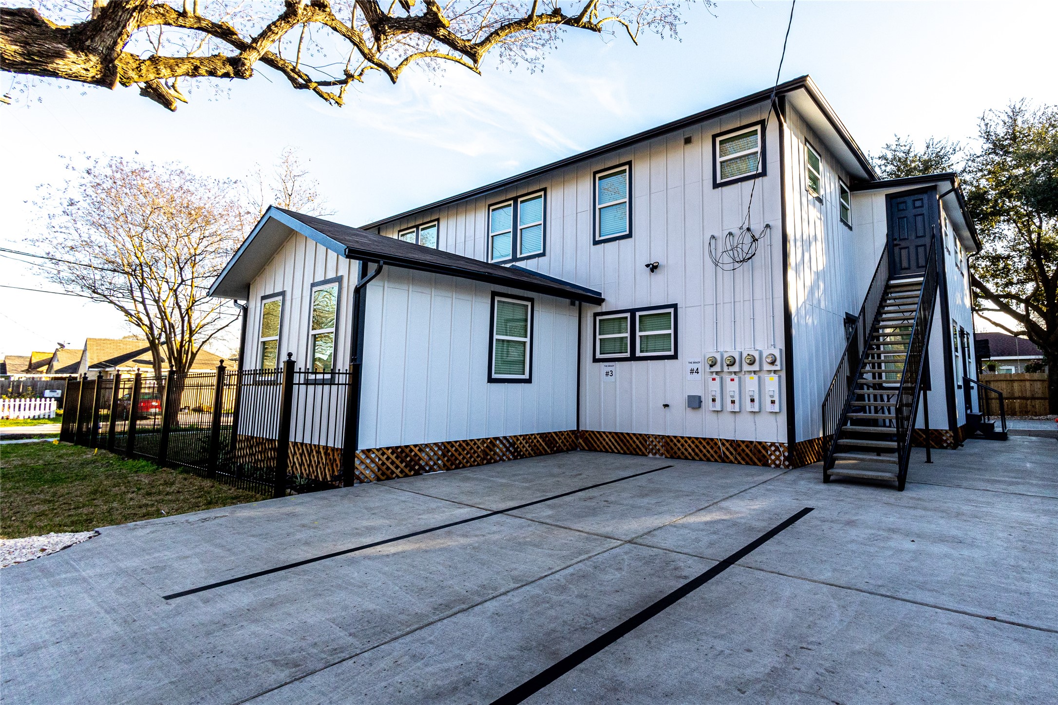 102 Marsden Street, Unit 4 Houston, TX 77011 - Photo 5 of 26 a front view of a house with a garden