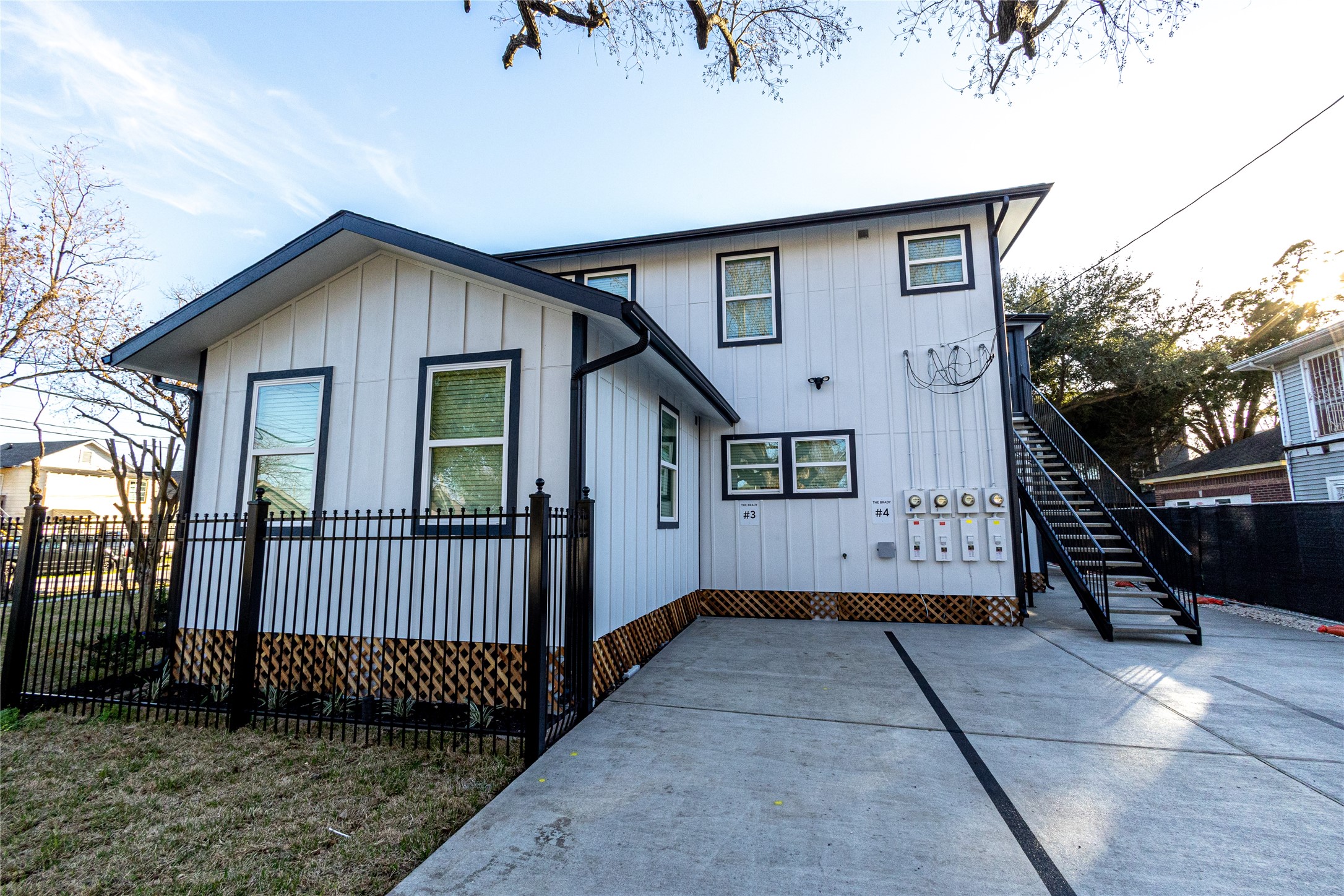 102 Marsden Street, Unit 4 Houston, TX 77011 - Photo 6 of 26 a view of backyard of house