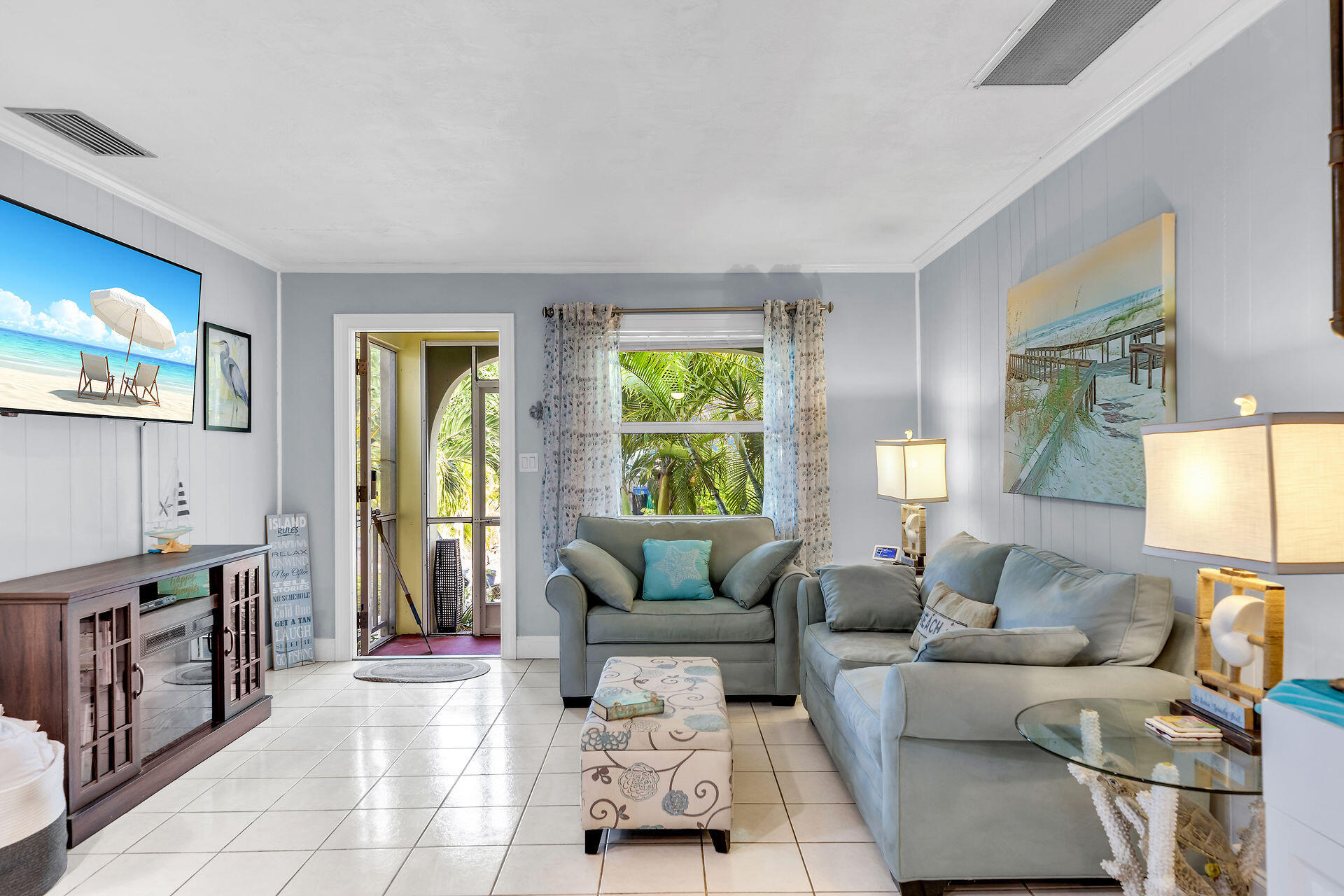 211 120 St Gulf, Unit B Marathon, FL 33050 - Photo 15 of 33 a living room with furniture and a large window