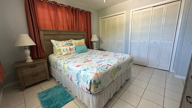 211 120 St Gulf, Unit B Marathon, FL 33050 - Photo 19 of 33 a bedroom with a bed a mirror and a window