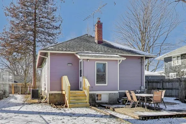 $2,150 | 23 North Adams Street, North Aurora, IL 60542