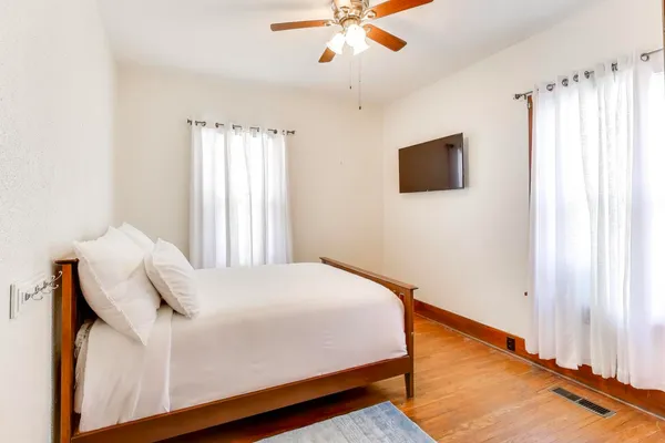$2,150 | 23 North Adams Street, North Aurora, IL 60542