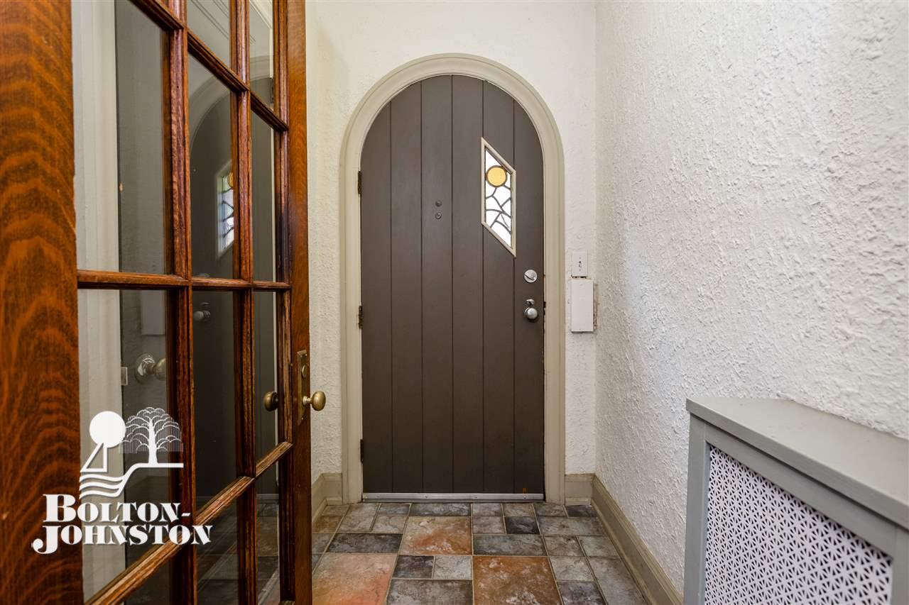590 Barrington Road Grosse Pointe, MI 48230 - Photo 5 of 63 31365701-4.JPG