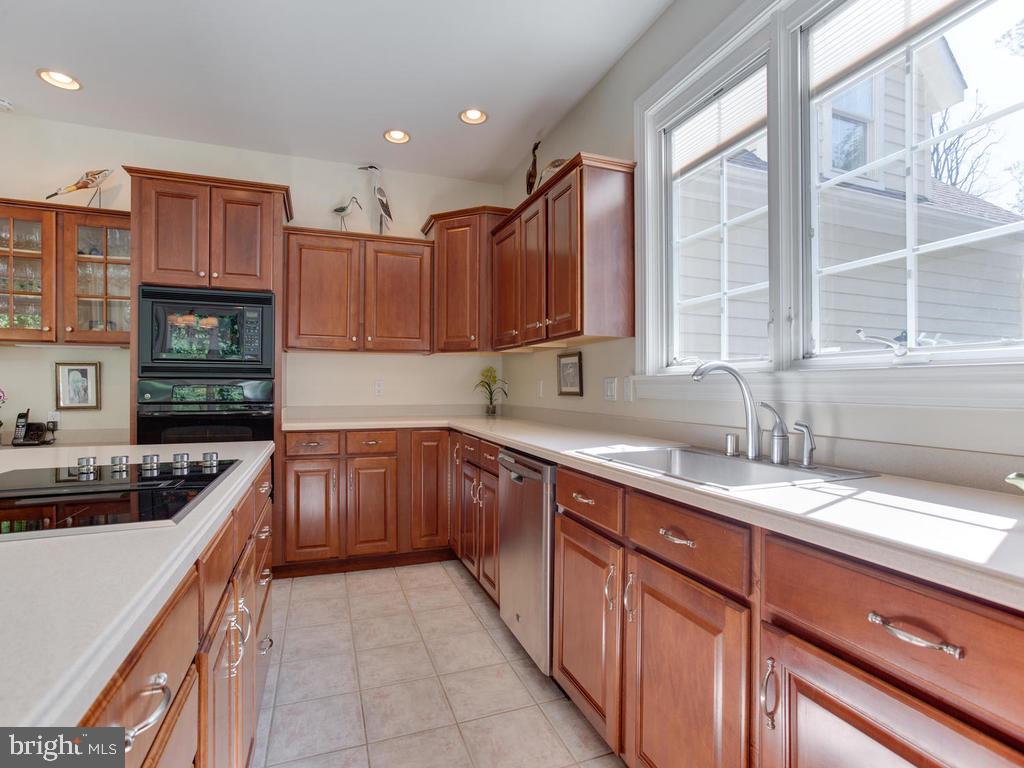 1550 Shipsview Road Annapolis, MD 21409 - Photo 17 of 62 Kitchen