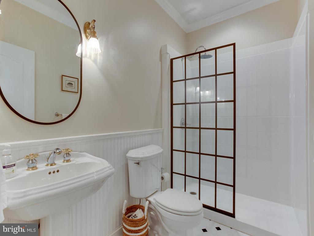 1550 Shipsview Road Annapolis, MD 21409 - Photo 21 of 62 Full Bath on Main Level