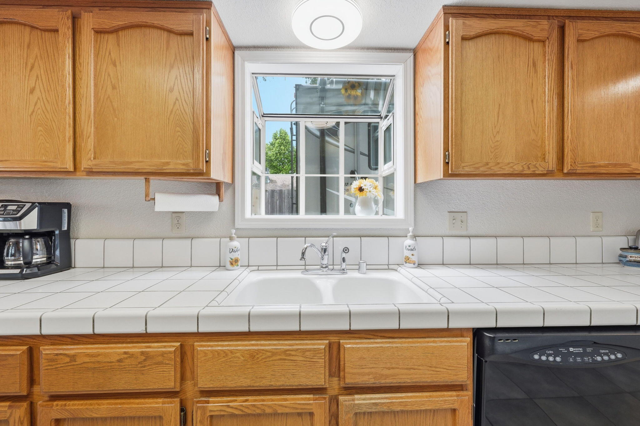 6834 Irving Road Redding, CA 96001 - Photo 6 of 26 Kitchen
