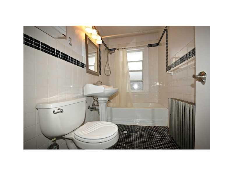 590 Shore Road Cape Elizabeth, ME 04107 - Photo 14 of 16 Bathroom.