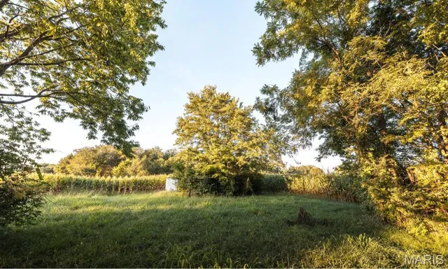 $1,035,168 | 23696 Range Line Road, Jerseyville, IL 62052