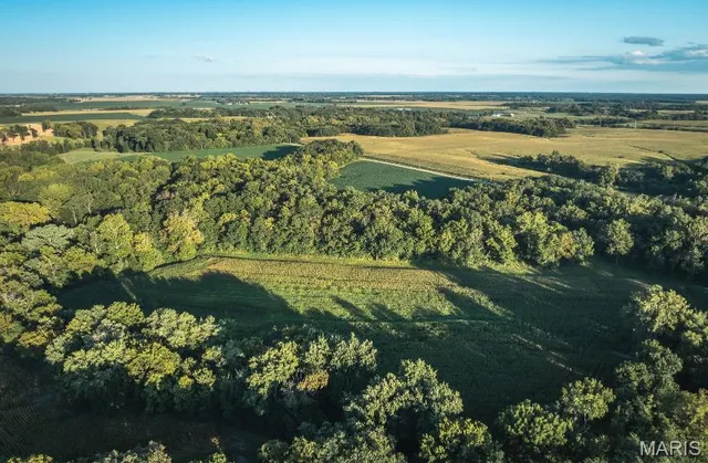 $1,035,168 | 23696 Range Line Road, Jerseyville, IL 62052