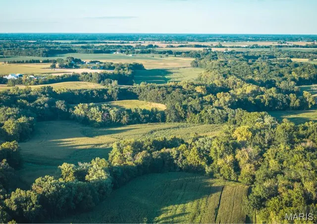 $1,035,168 | 23696 Range Line Road, Jerseyville, IL 62052