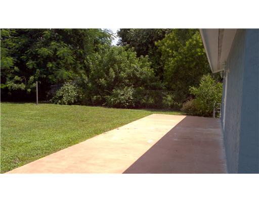 6315 Bischoff Road West Palm Beach, FL 33413 - Photo 2 of 6 BACKYARD
