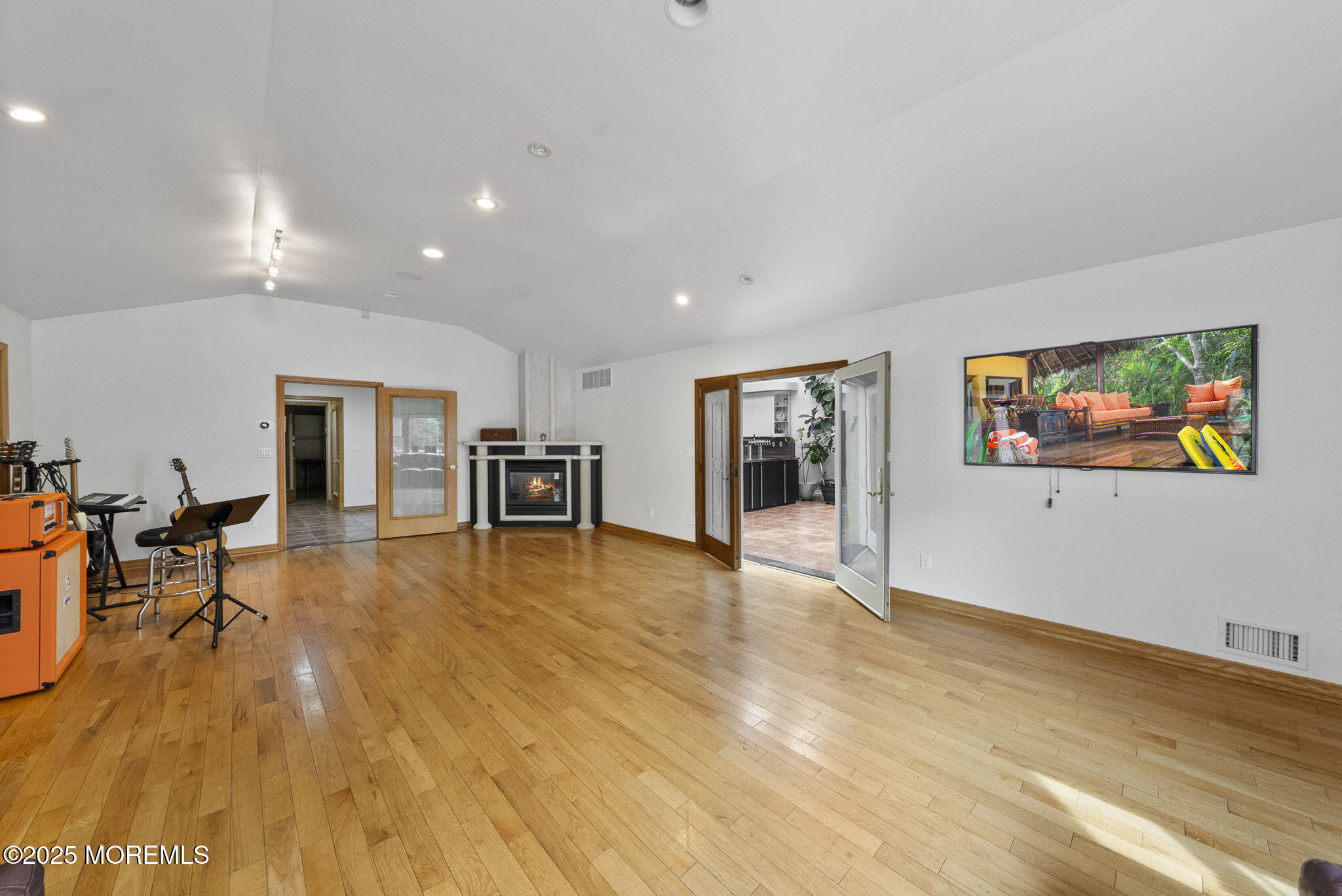19-23 Roberts Road Millstone Township, NJ 08535 - Photo 28 of 118 20-web-or-mls-DSC03966