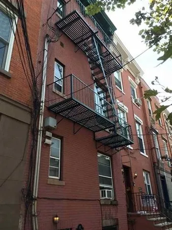 $3,850 | 611 Bloomfield Street, Unit GRDN, Hoboken, NJ 07030