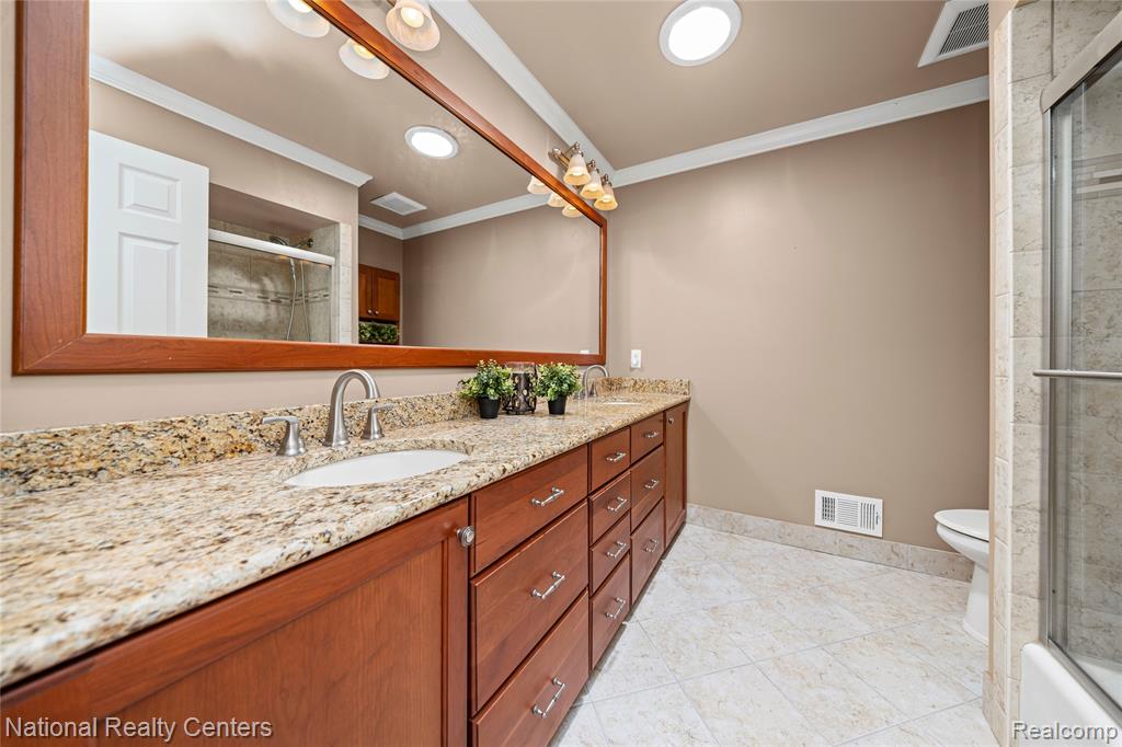 26131 Pleasant Valley Road Farmington Hills, MI 48331 - Photo 36 of 61