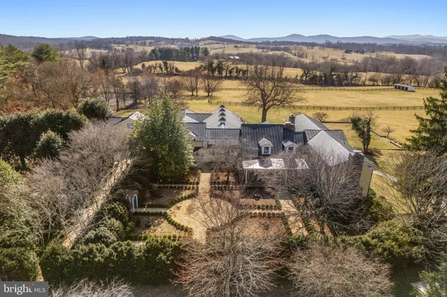 a black and white photo of a floor plan