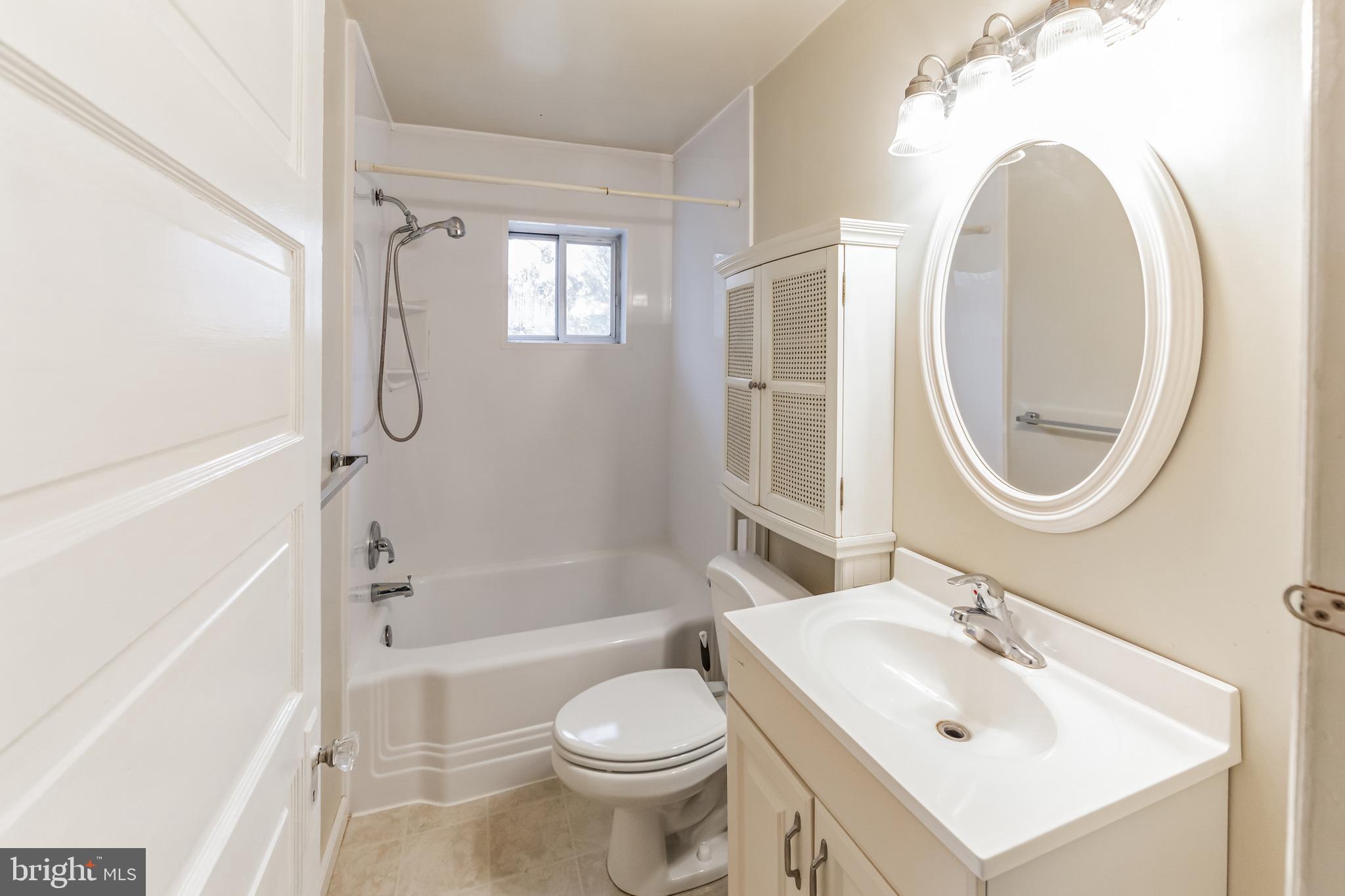 431 West Beechtree Lane Wayne, PA 19087 - Photo 12 of 33 Full Bathroom