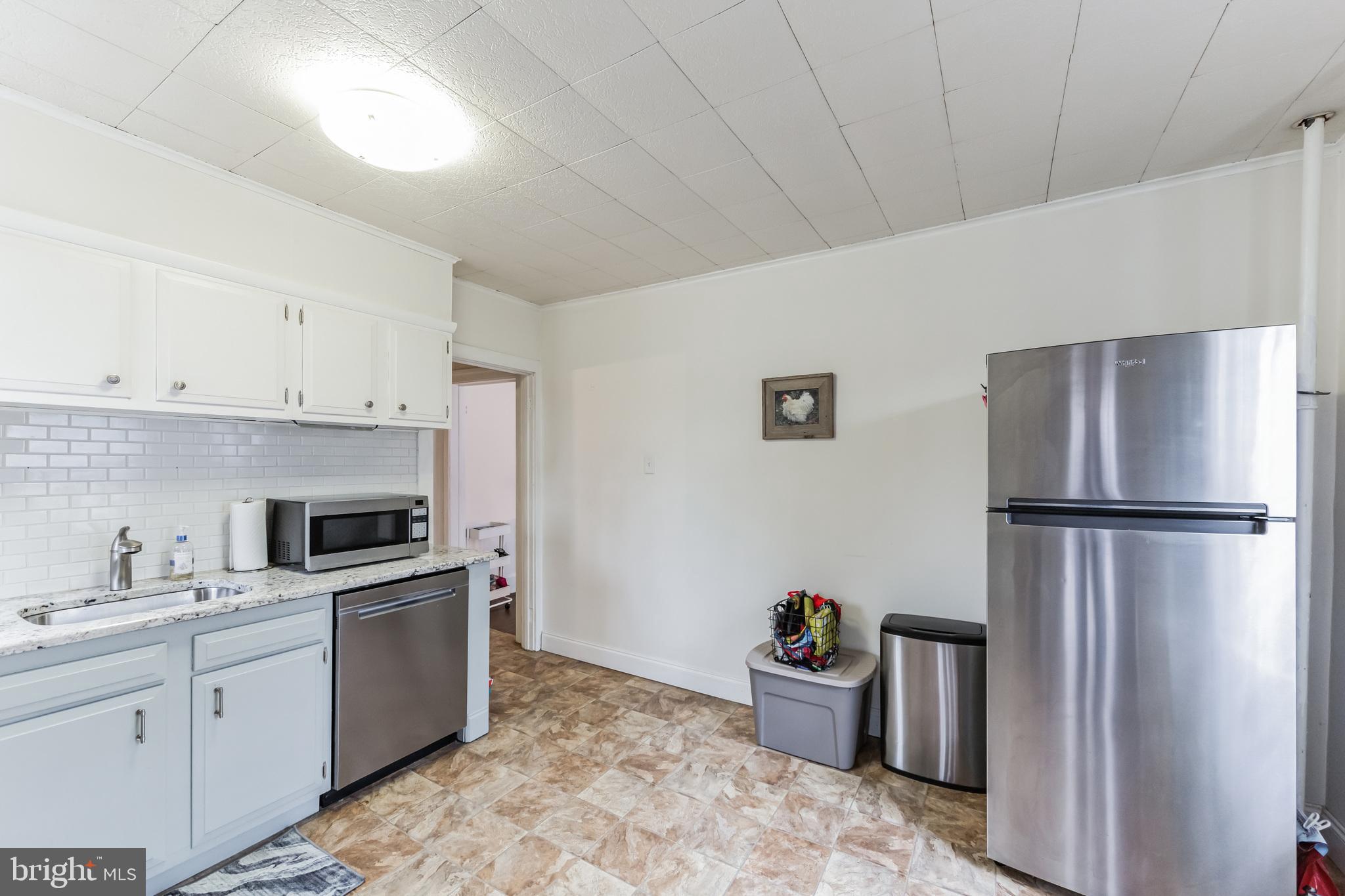 431 West Beechtree Lane Wayne, PA 19087 - Photo 24 of 33 Kitchen