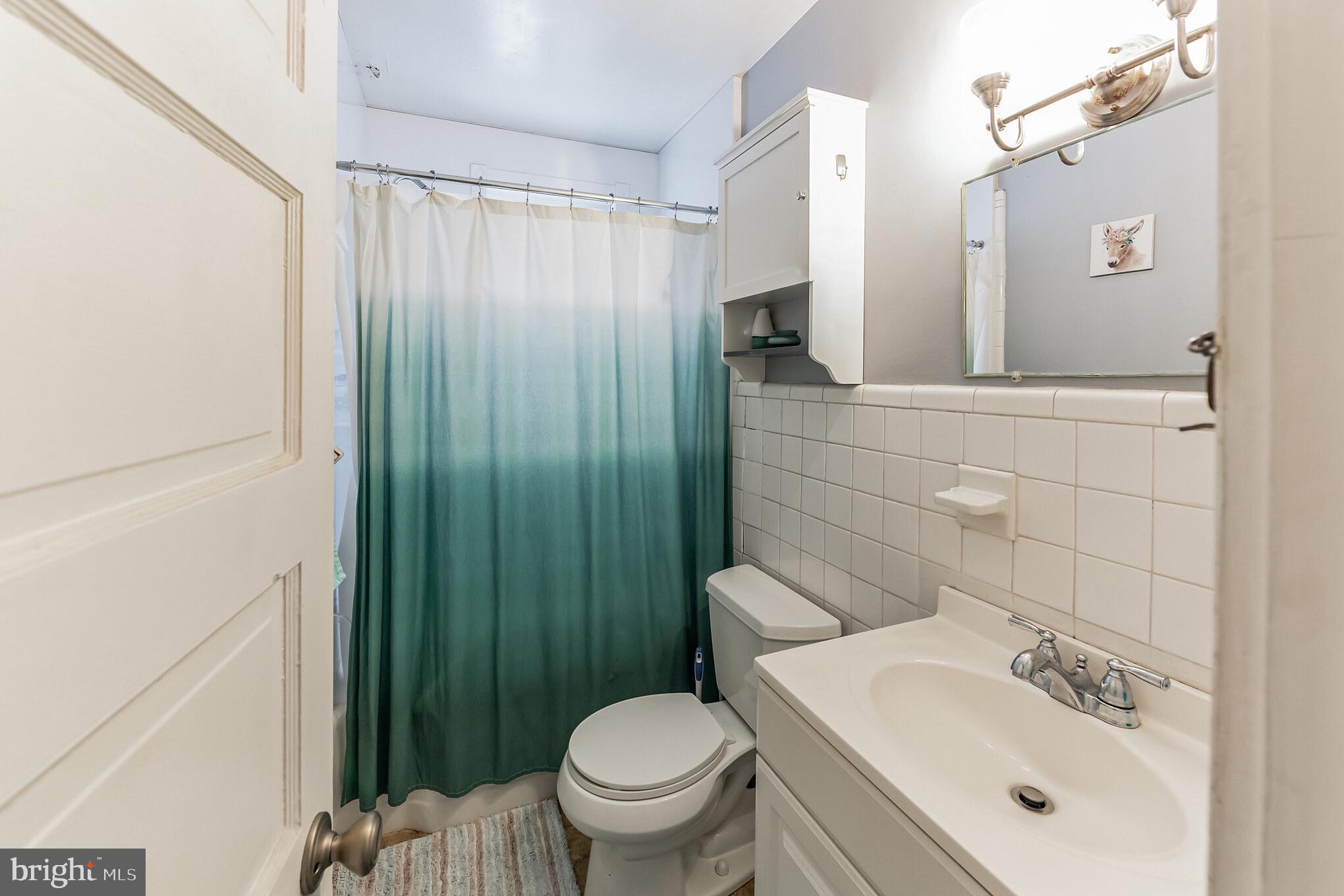 431 West Beechtree Lane Wayne, PA 19087 - Photo 28 of 33 Full Bath