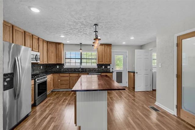 $315,000 | 608 White Oak Street, Dodd City, TX 75438