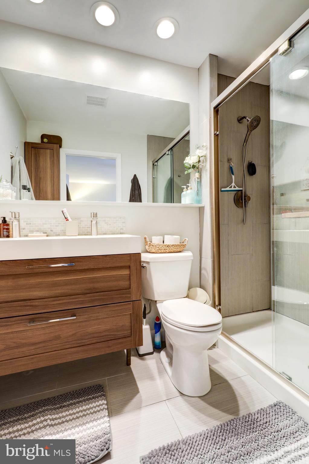 165 Oakmont Court Reading, PA 19607 - Photo 27 of 40 a bathroom with a toilet a sink and shower