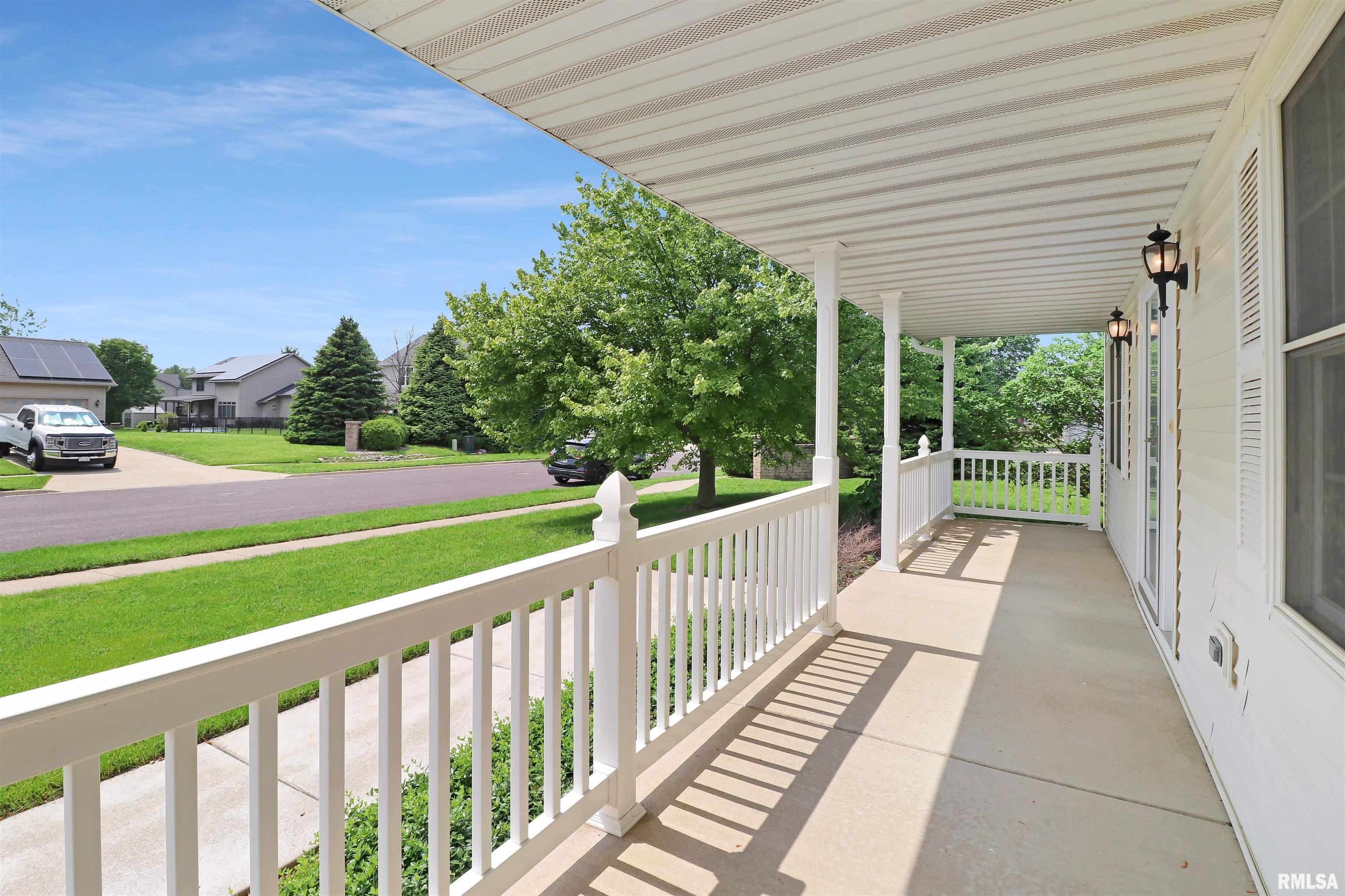 1409 Oak Ridge Washington, IL 61571 - Photo 3 of 30 Gallery Image 3