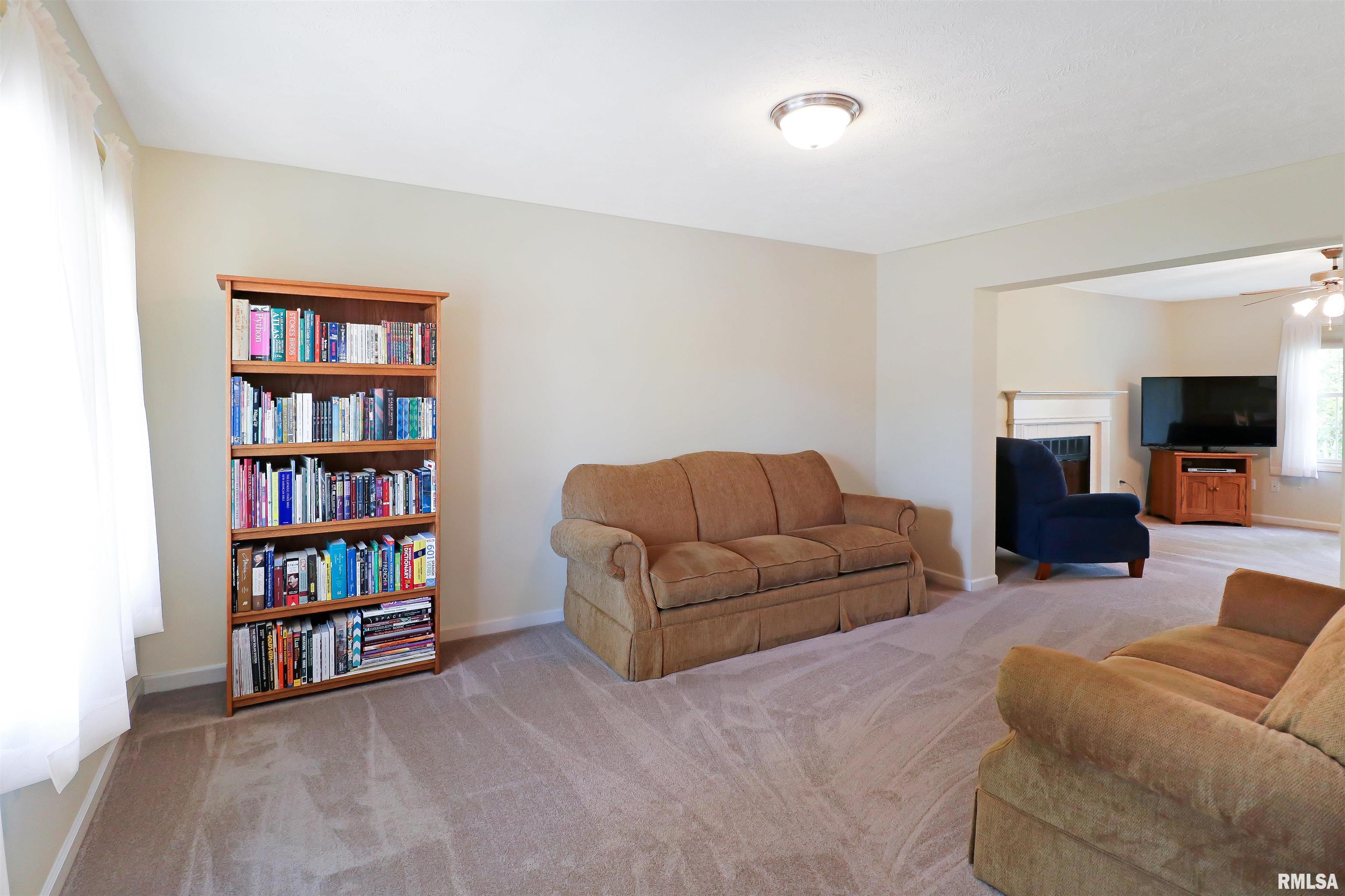 1409 Oak Ridge Washington, IL 61571 - Photo 7 of 30 Gallery Image 7