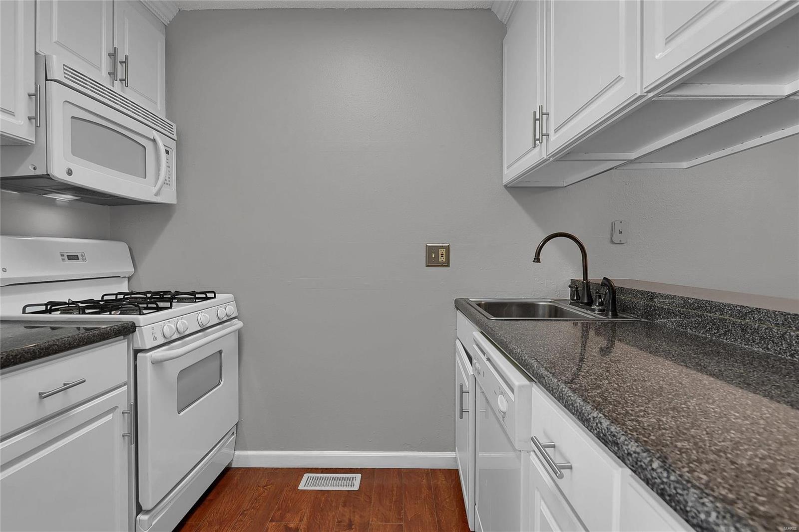 1210 Wicklow Road, Unit I Ballwin, MO 63021 - Photo 7 of 15 Gallery Image 7