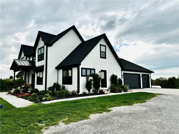 $1,390,000 | 7563 County Road 421, Amazonia, MO 64421