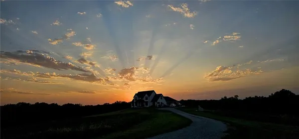 $1,390,000 | 7563 County Road 421, Amazonia, MO 64421