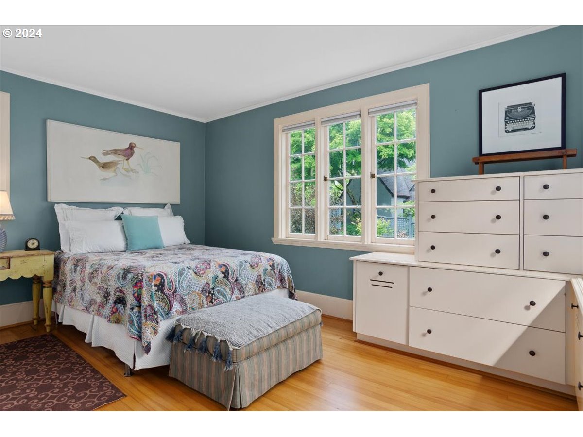 2148 Southwest Edgewood Road Portland, OR 97201 - Photo 16 of 33 Bedroom