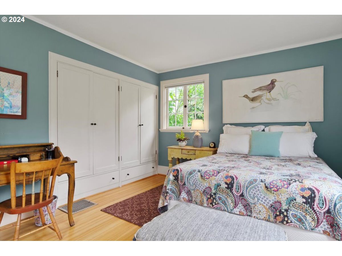 2148 Southwest Edgewood Road Portland, OR 97201 - Photo 17 of 33 Bedroom
