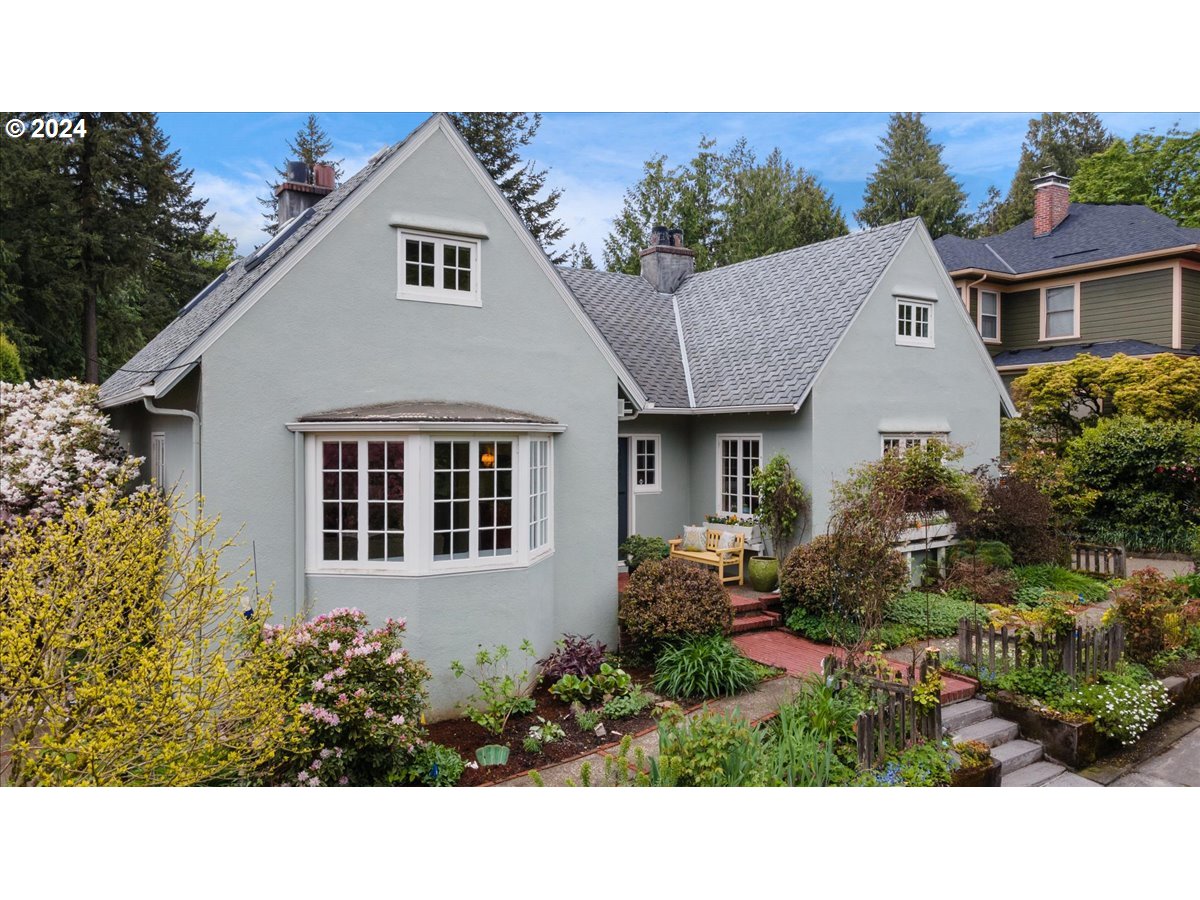 2148 Southwest Edgewood Road Portland, OR 97201 - Photo 25 of 33 Exterior