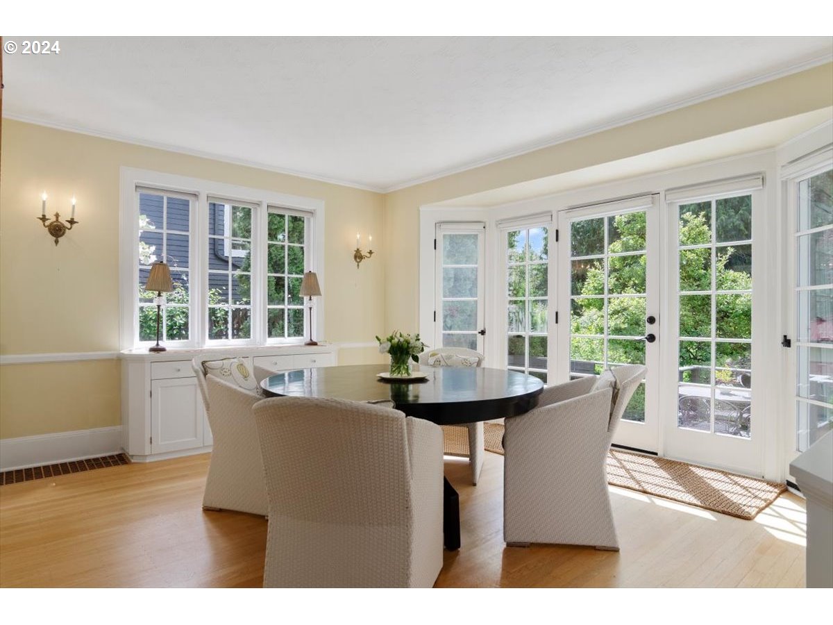 2148 Southwest Edgewood Road Portland, OR 97201 - Photo 8 of 33 Dining Room