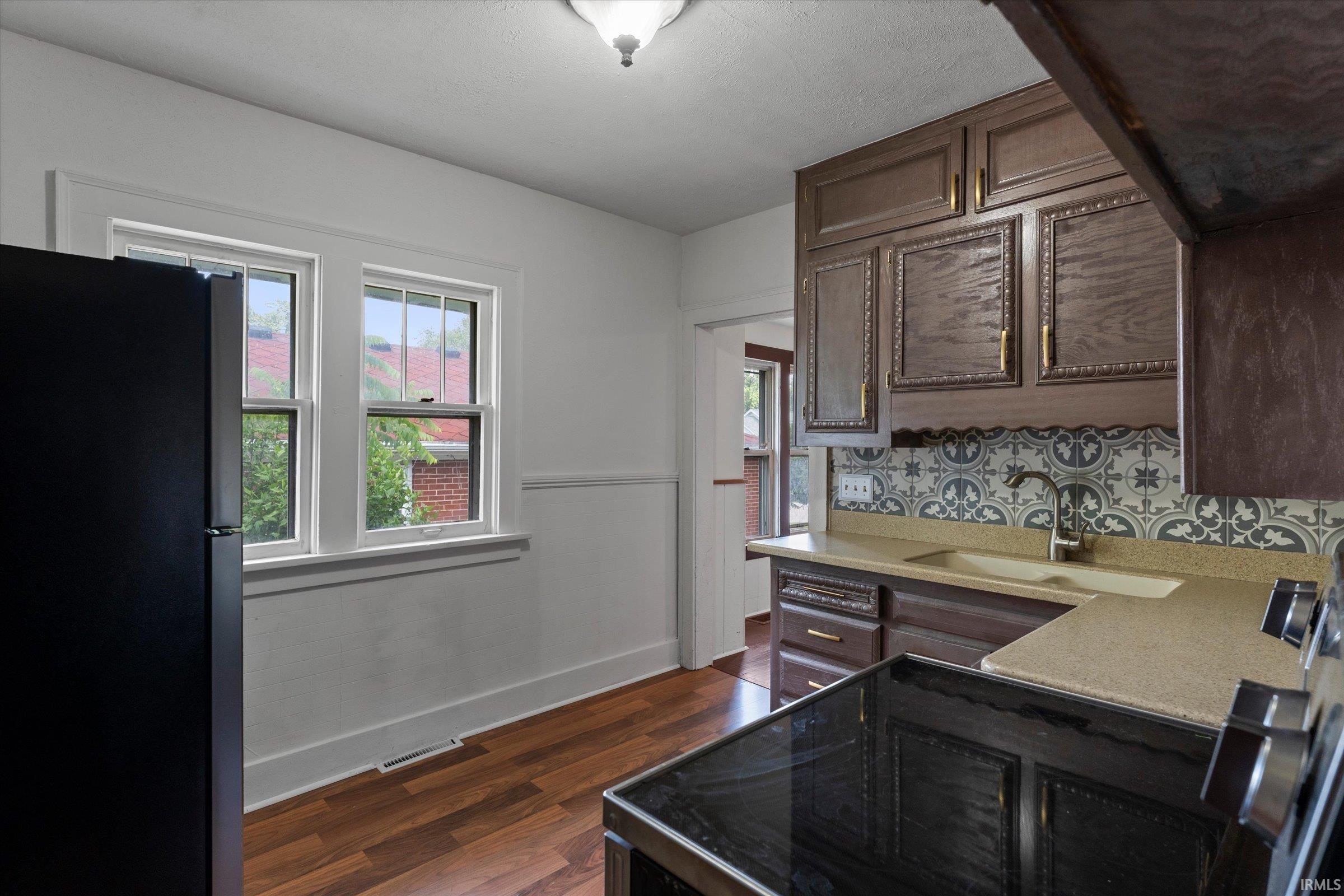 809 East Victoria Street South Bend, IN 46614 - Photo 14 of 45