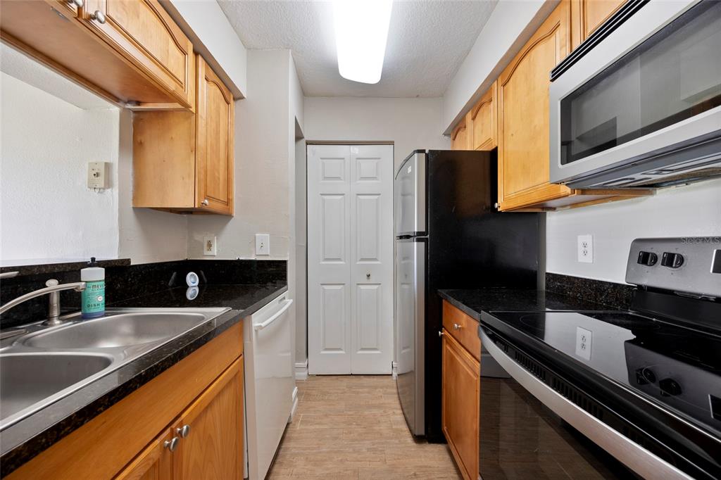 241 Afton Square, Unit 103 Altamonte Springs, FL 32714 - Photo 6 of 18