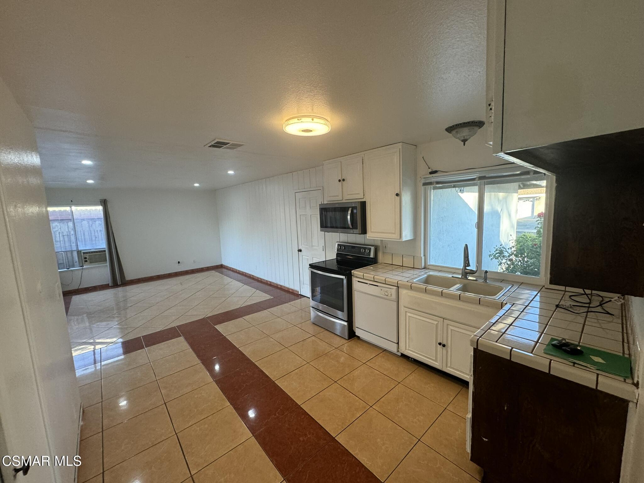 2047 Belmar Court North Simi Valley, CA 93063 - Photo 5 of 15 IMG_8521