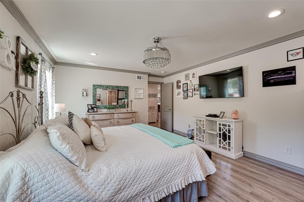 521 Bakers Branch Road Waxahachie, TX 75167 - Photo 22 of 37 Spacious room featuring wood-finish flooring, recessed lighting, crown molding, and a decorative ceiling fixture