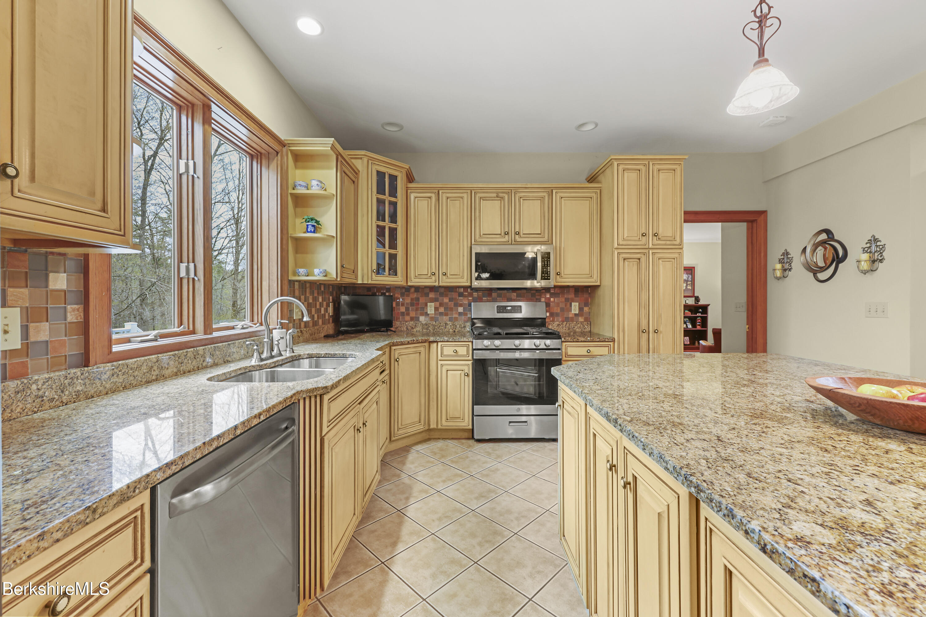 31 Fox Run Lee, MA 01238 - Photo 18 of 37 70 Kitchen