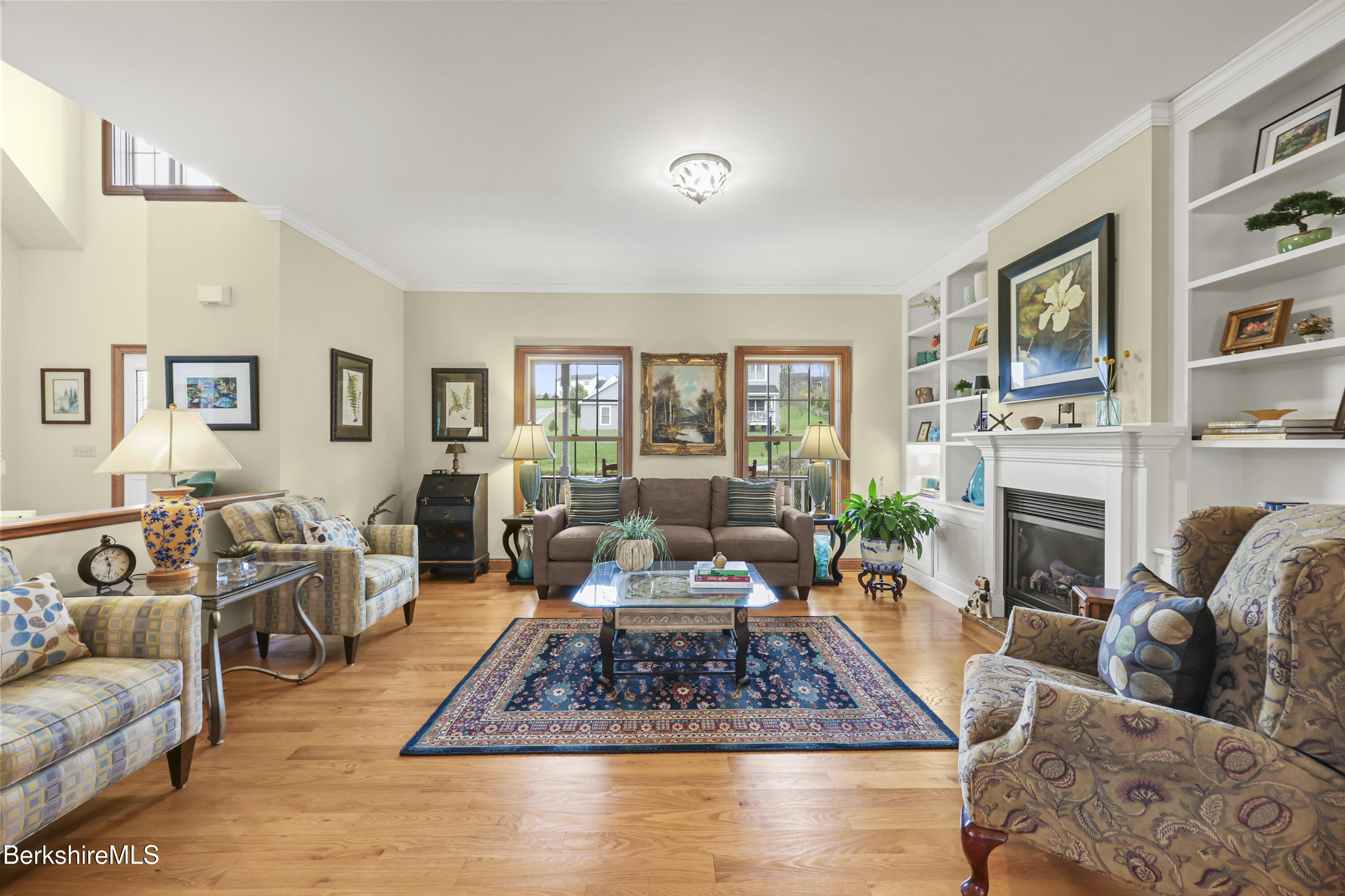 31 Fox Run Lee, MA 01238 - Photo 9 of 37 125 Living Room