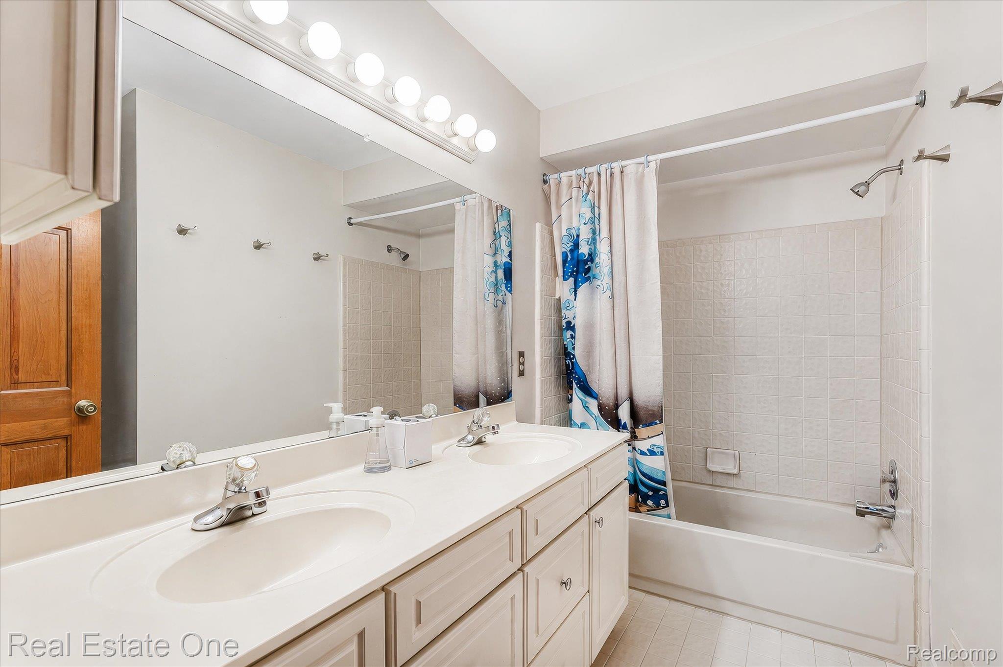 3393 Charlwood Drive Rochester, MI 48306 - Photo 40 of 60 40-045.jpg