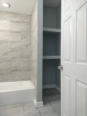 $1,950 | 705 East 92nd Street, Chicago, IL 60619