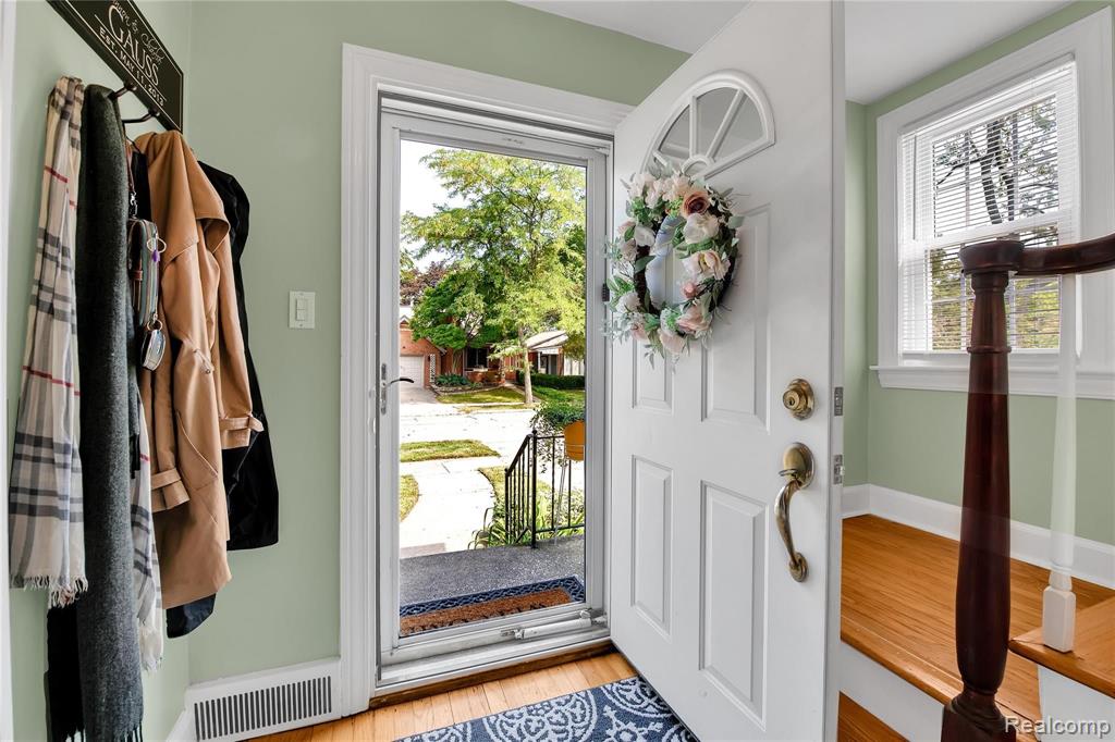 467 Touraine Road Grosse Pointe Farms, MI 48236 - Photo 3 of 25