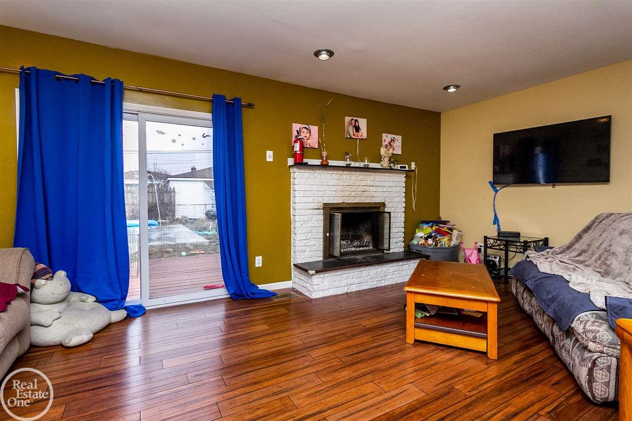 18103 Rainbow Road Fraser, MI 48026 - Photo 13 of 37 50036242-12.JPG