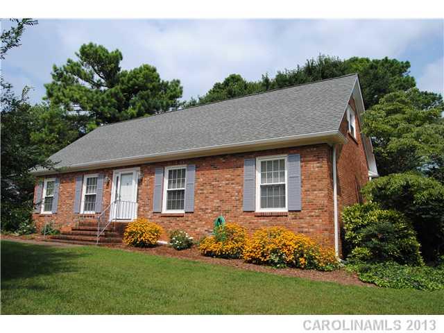 533 Holiday Road Gastonia, NC 28054 - Photo 1 of 16 Gallery Image 1