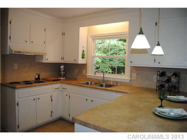533 Holiday Road Gastonia, NC 28054 - Photo 2 of 16 Gallery Image 2