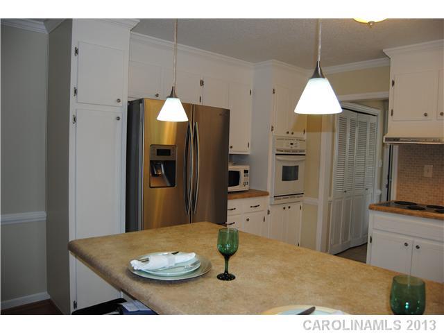 533 Holiday Road Gastonia, NC 28054 - Photo 3 of 16 Gallery Image 3