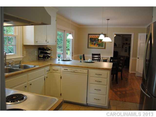 533 Holiday Road Gastonia, NC 28054 - Photo 4 of 16 Gallery Image 4
