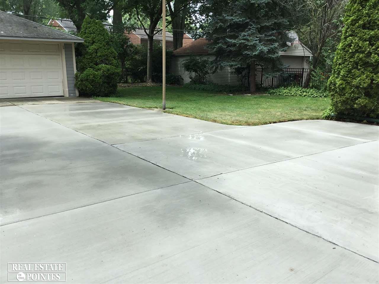 1699 Severn Road Grosse Pointe Woods, MI 48236 - Photo 3 of 28