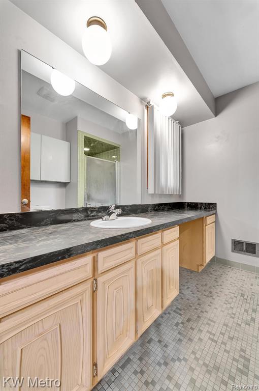 7380 Villamuer Road West Bloomfield, MI 48322 - Photo 35 of 59
