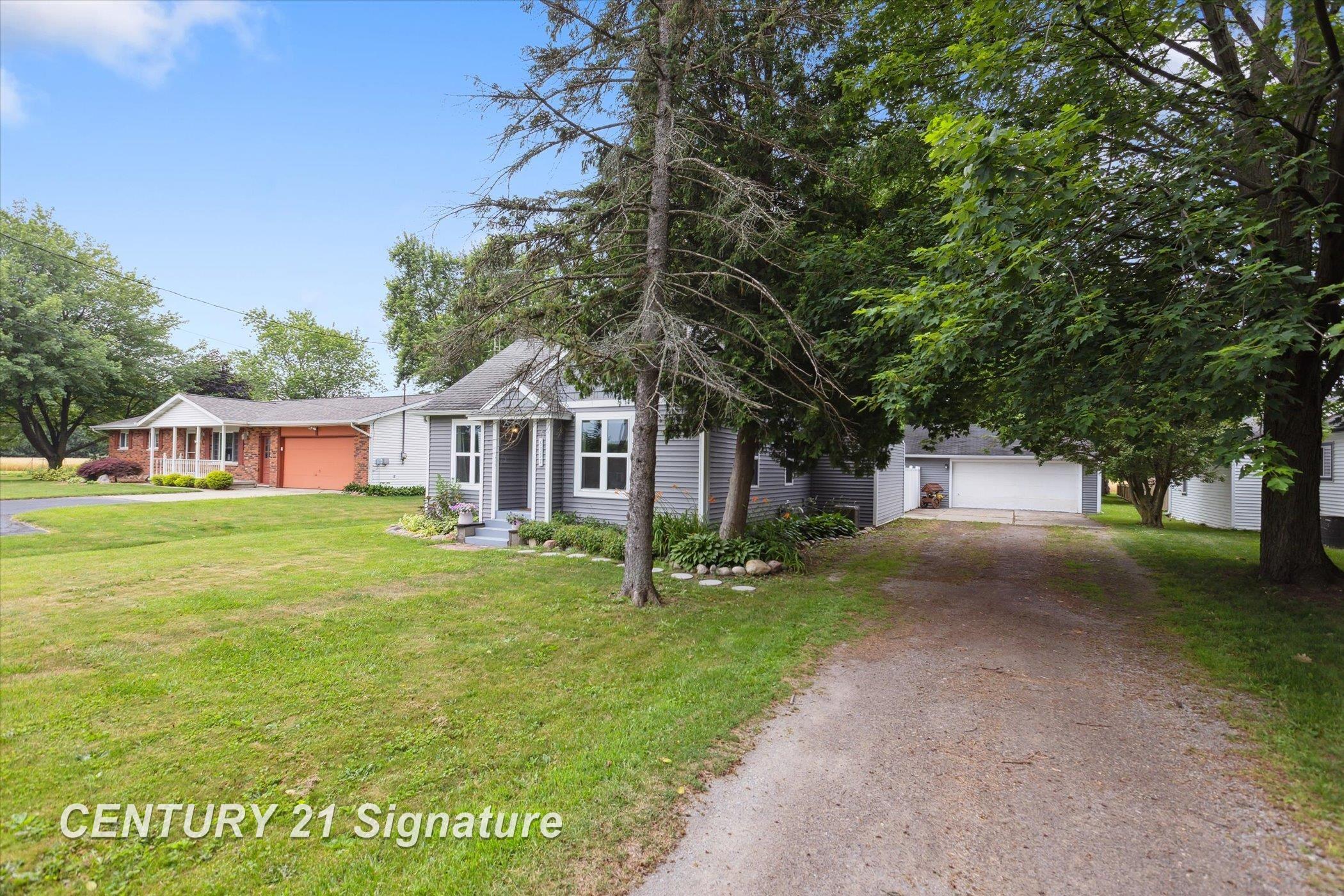 6357 Mackinaw Road Saginaw, MI 48604 - Photo 2 of 46 50181088-49a9fb18-8a5d-475d-9c6b-a52659dbd788.JPG
